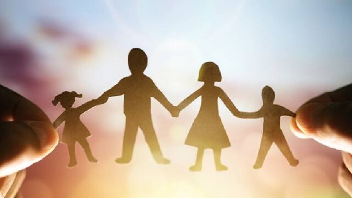 La familia es el objetivo último de la ideología trans