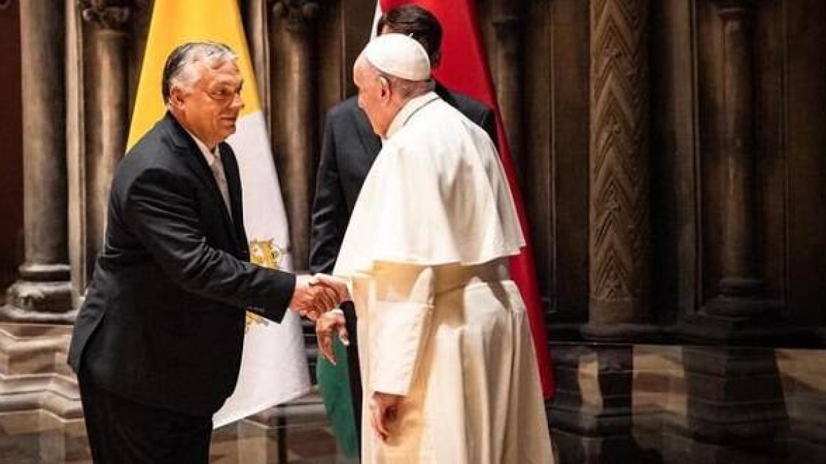 Francisco con el Primer Ministro húngaro, Victor Orbán, en su visita a Budapest