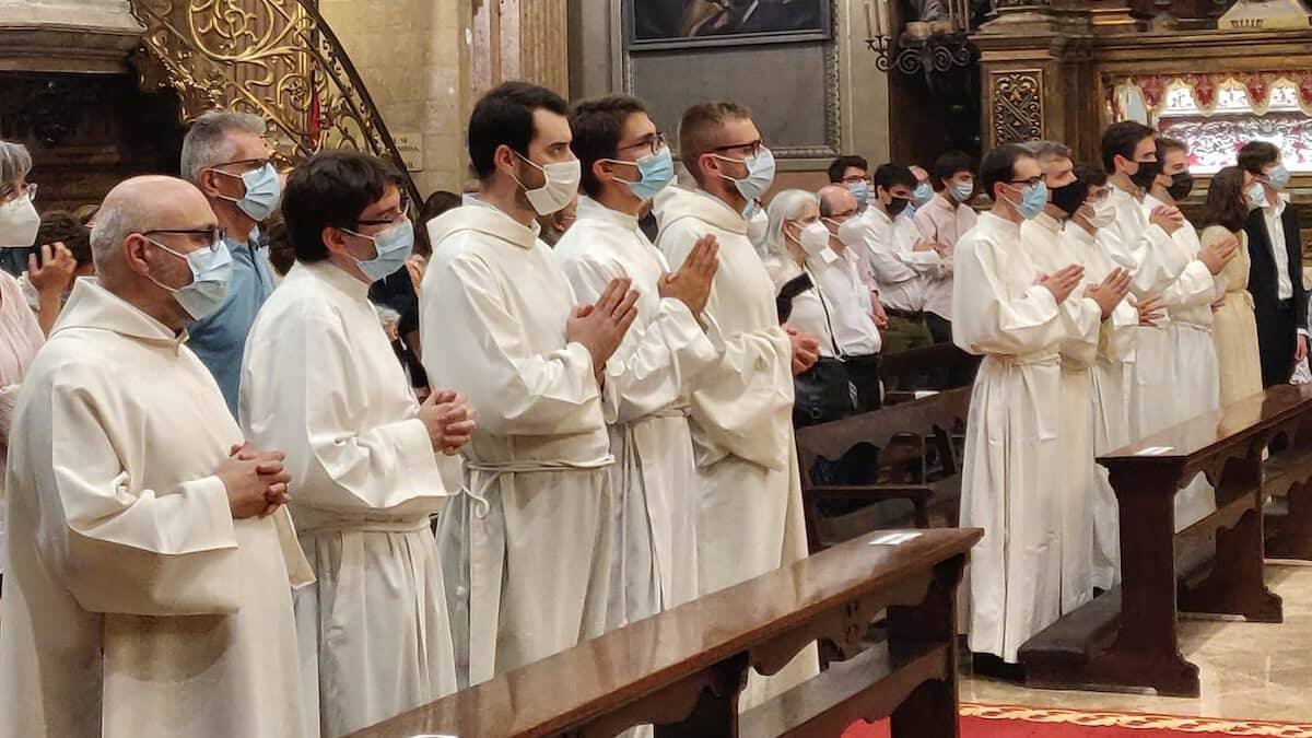 La comunidad de vida que es el seminario reproduce lo que es la Iglesia entera. En la foto: celebración eucarística de apertura del curso académico en el seminario de Barcelona.