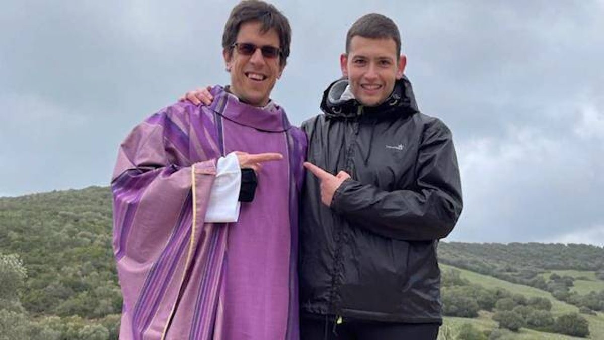 Álvaro agradece su enfermedad con fe porque le ha llevado a Dios, y contempla al sacerdote Jesús Zurita como uno de los mejores medios de Dios para hablarle.