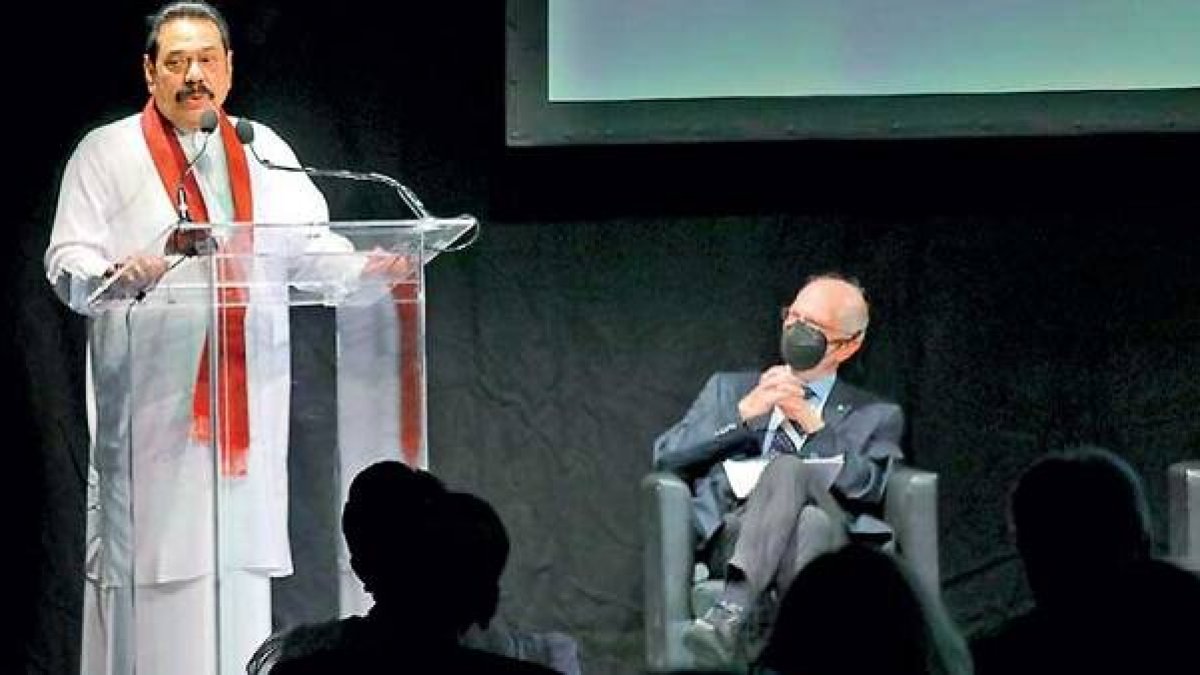 Majinda Rajapaksa, primer ministro y hermano del presidente de Sri Lanka, en el Interfaith G20 de Bolonia