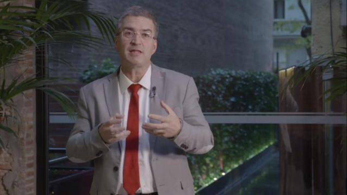 Xosé Manuel Domínguez, doctor en filosofía y autor de más de 50 libros, ayuda desde su organización a familias y matrimonios con problemas derivados de la pornografía.