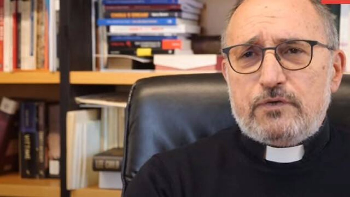 El padre Bernardo Cervellera vuelve, años después, a un Hong Kong muy distinto, al borde ahora de caer totalmente bajo los dictados del régimen comunista chino.