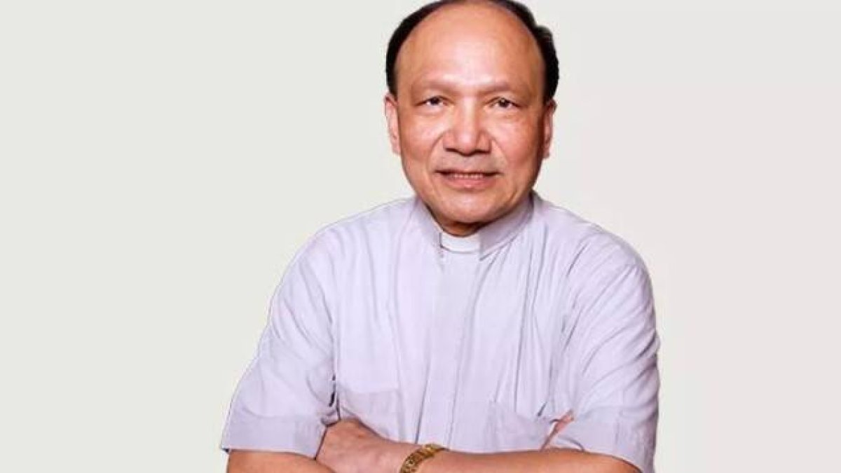 Raphael Nguyen, sacerdote católico vietnamita en la diócesis de Orange, dos veces detenido por comunistas, apalizado, torturado con descargas, perseguido por piratas...