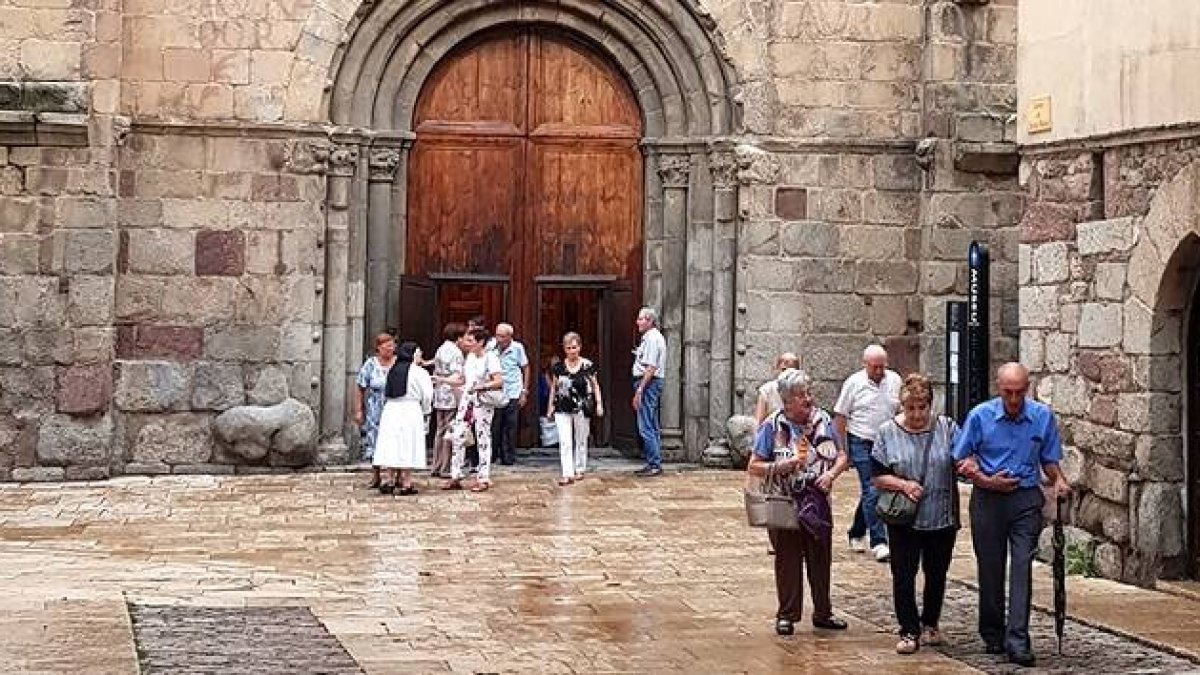 A la salida de misa mucha gente puede llevarse la Hoja dominical y empezar a mover su testamento vital para protegerse de ser eutanasiado