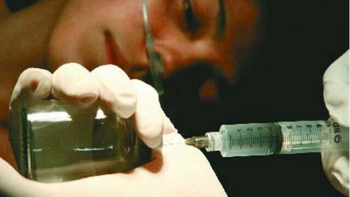 ¿Permite la Constitución española matar a enfermos con una inyección letal o un veneno? El Tribunal examinará la ley de Eutanasia