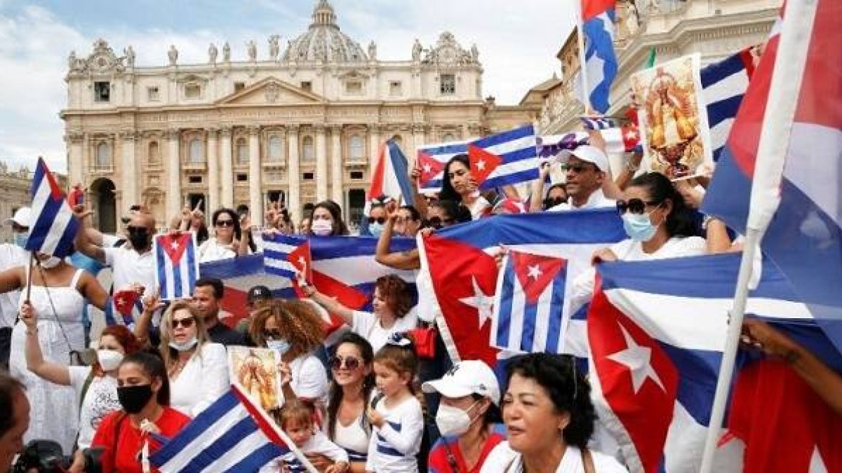 Peregrinos cubanos en la Plaza de San Pedro
