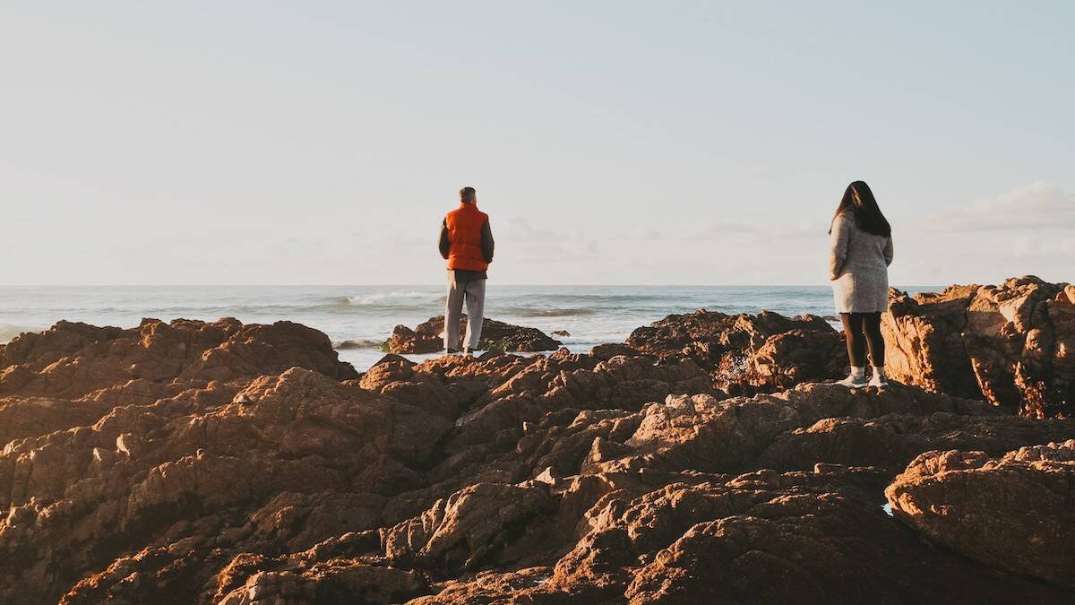 Aunque con una humanidad común, el hombre y la mujer tienen diferencias por naturaleza: no todas son convenciones socioculturales. Foto (contextual): Joel Mott / Unsplash.
