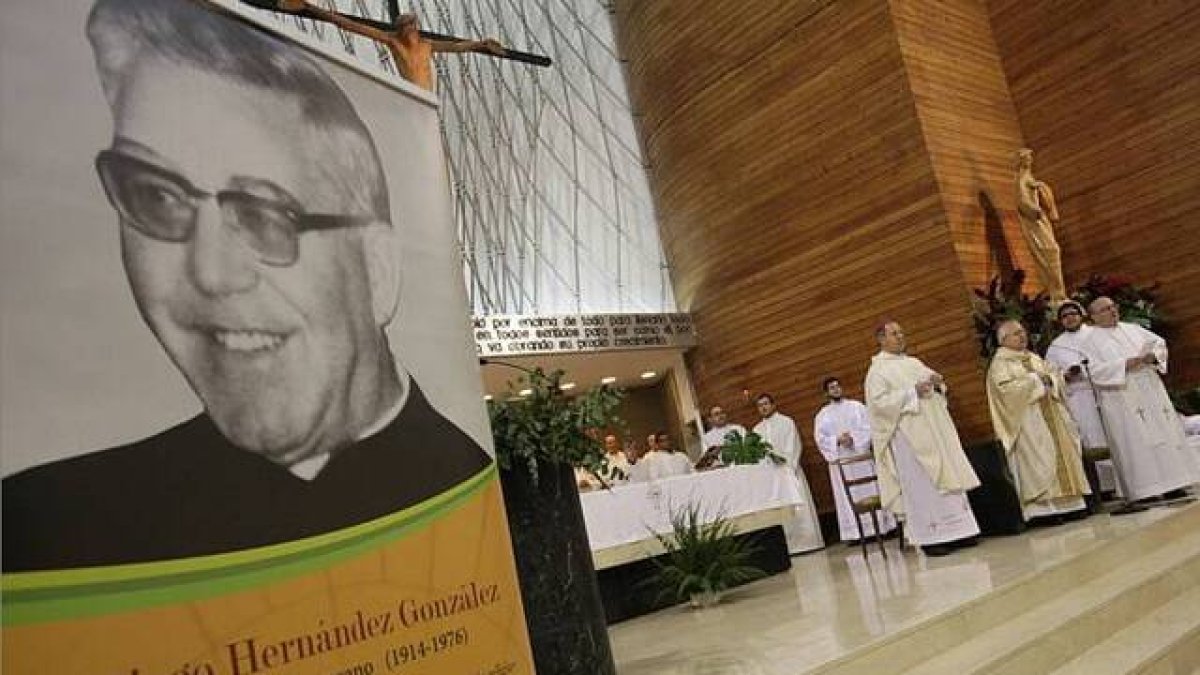 Una ceremonia en la diócesis de Alicante en memoria del padre Diego, que fue director espiritual de su seminario