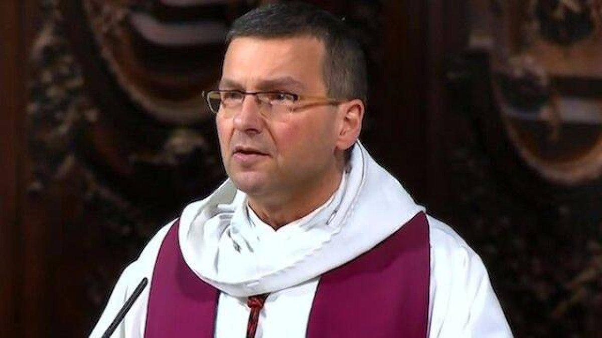 El padre Guillaume de Menthière, en una de las conferencias cuaresmales que daba antes del incendio de la catedral de Notre Dame.