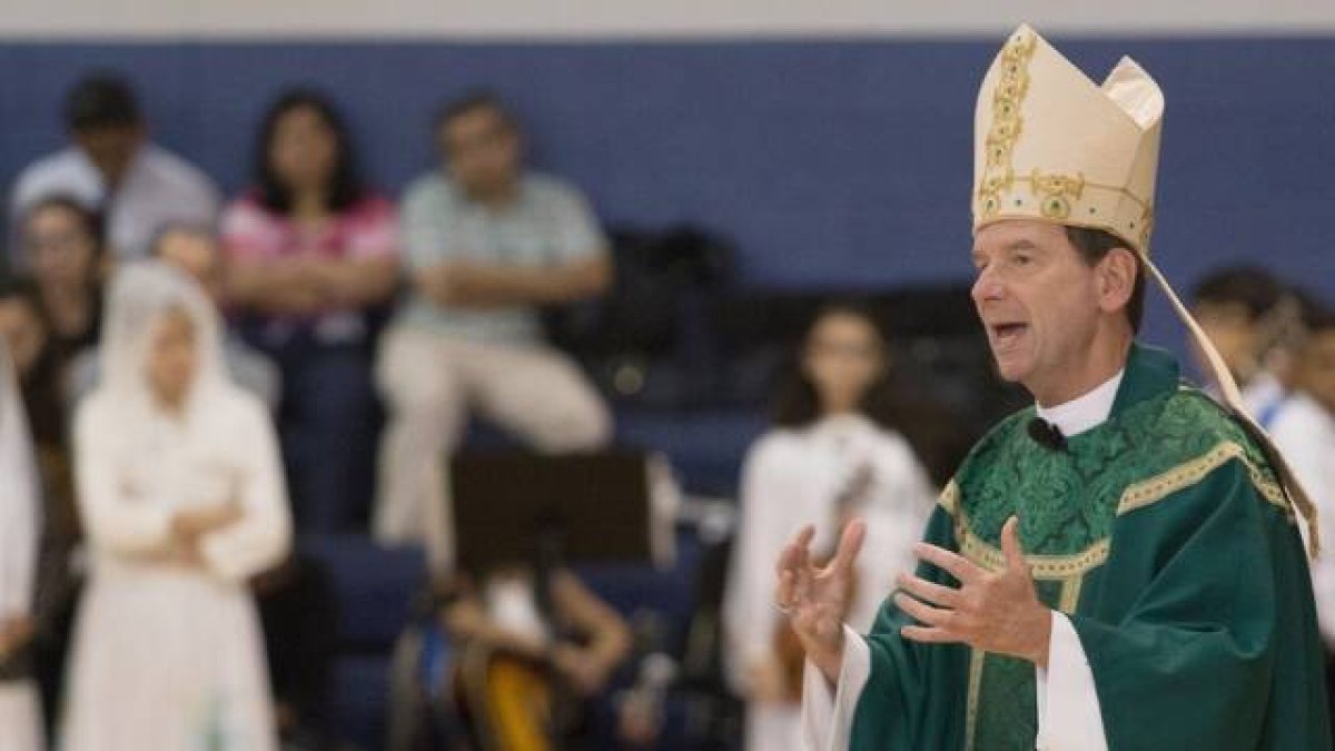 Durante la catequesis sobre la Iglesia ante la corriente trans, alertó a los padres católicos sobre el uso de las redes sociales, internet, la televisión e incluso la escuela.