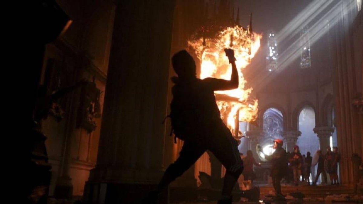 En países de Europa y de América, como en este caso de Chile, se han multiplicado los ataques a los templos