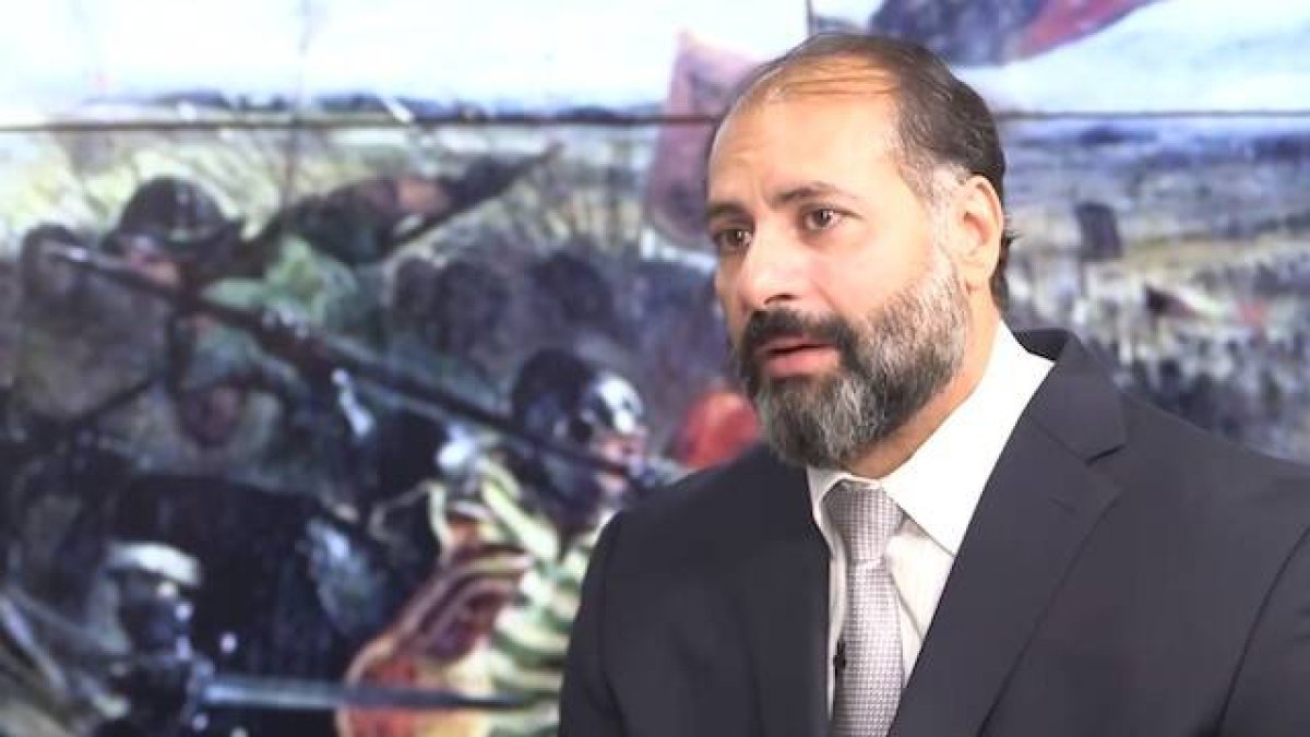 Raymond Ibrahim es un experto en la cultura y la historia musulmanas y ha investigado la persistencia de la yihad islámica contra la cristiandad. Foto: captura de una entrevista en Church Militant.