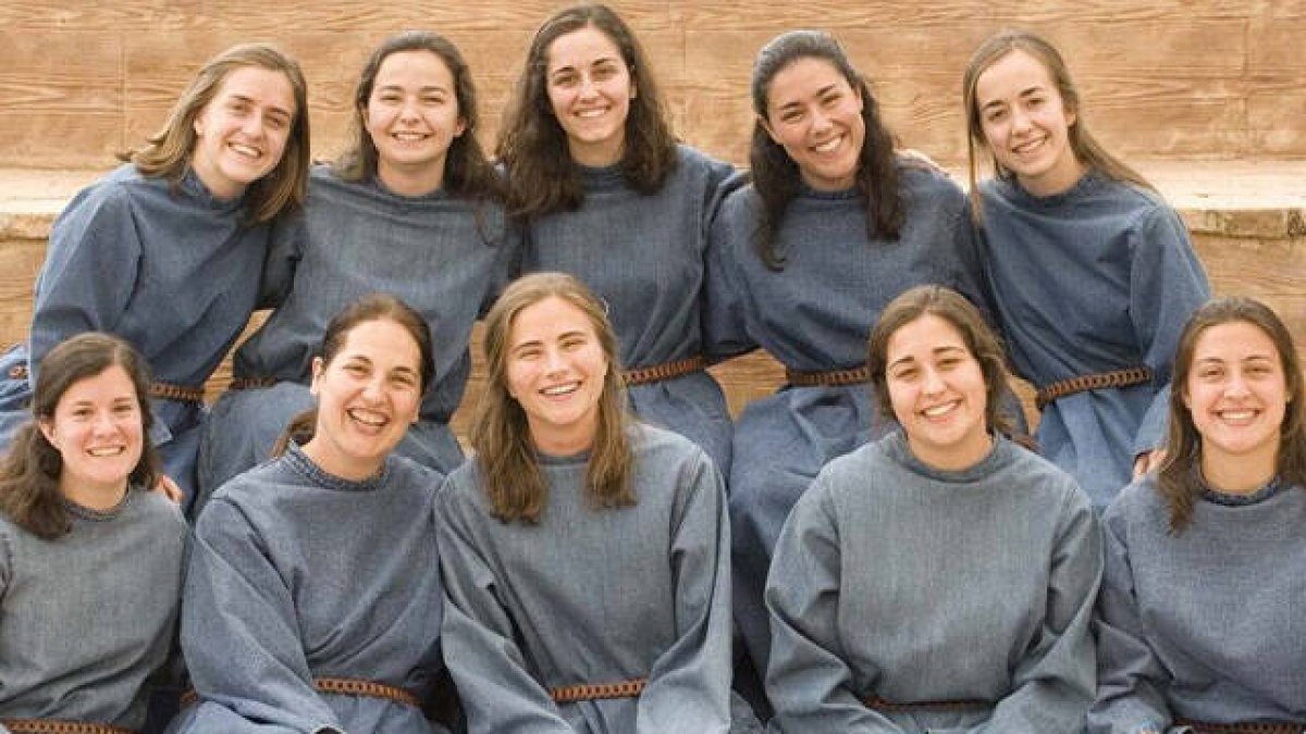 Un grupo de novicias de Iesu Communio