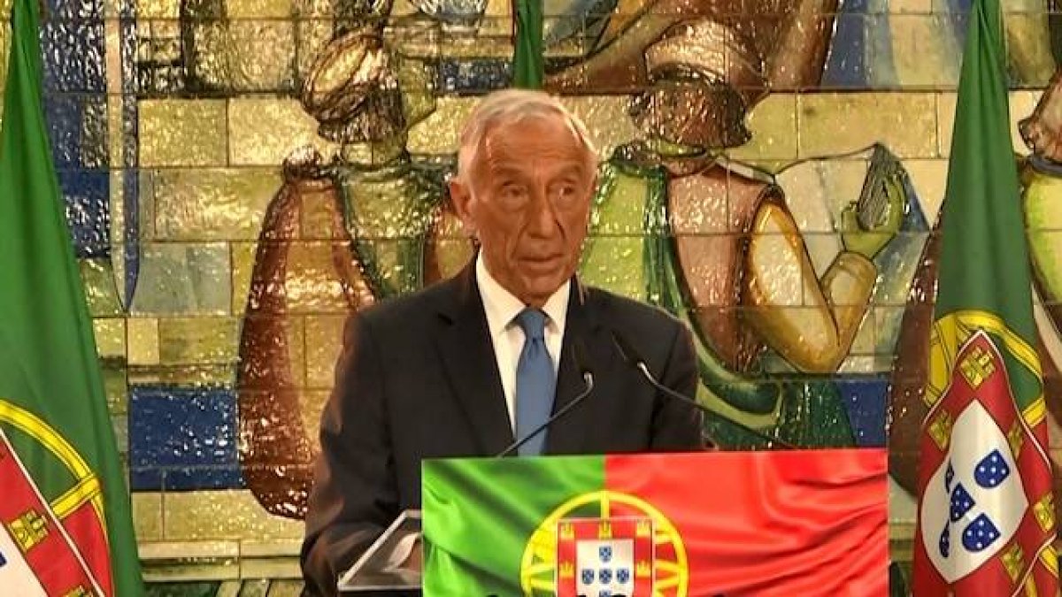 Marcelo Rebelo de Sousa superó por diez puntos la mayoría absoluta necesaria para no tener que someterse a una segunda vuelta.