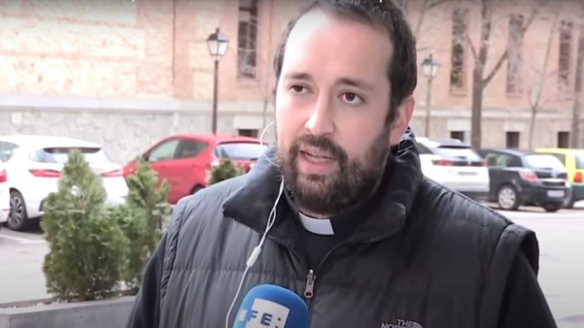 Pablo, hermano  menor de Rubén, sacerdote muerto en la explosión, ingresó y se ordenó sacerdote antes que él