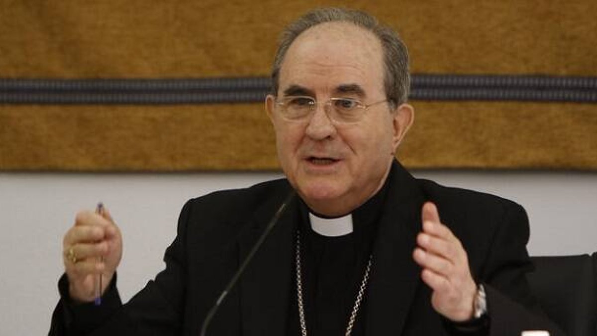 Juan José Asenjo, arzobispo emérito de Sevilla, habla de religiosidad popular - foto de José Á, García, Diario de Sevilla