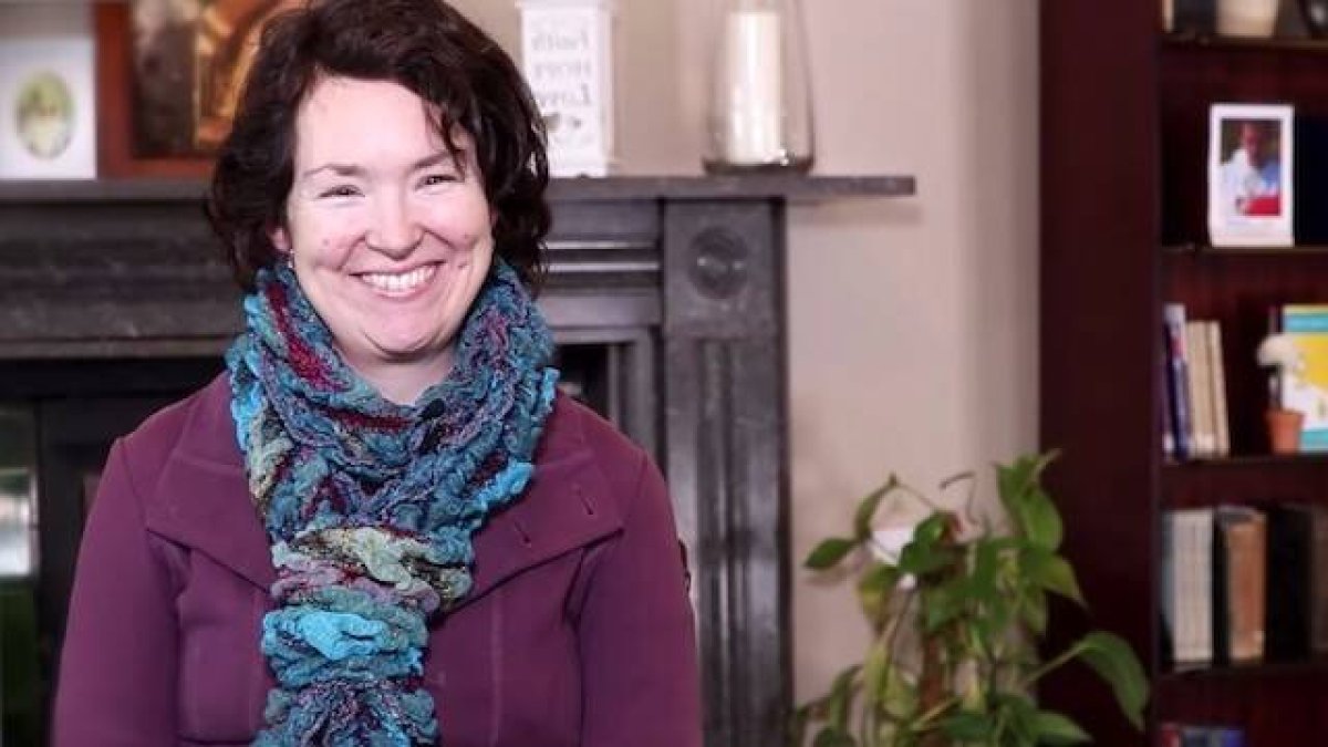 Caroline pasó de la superficialidad, la angustia y el vacío a la felicidad con Dios y su familia.