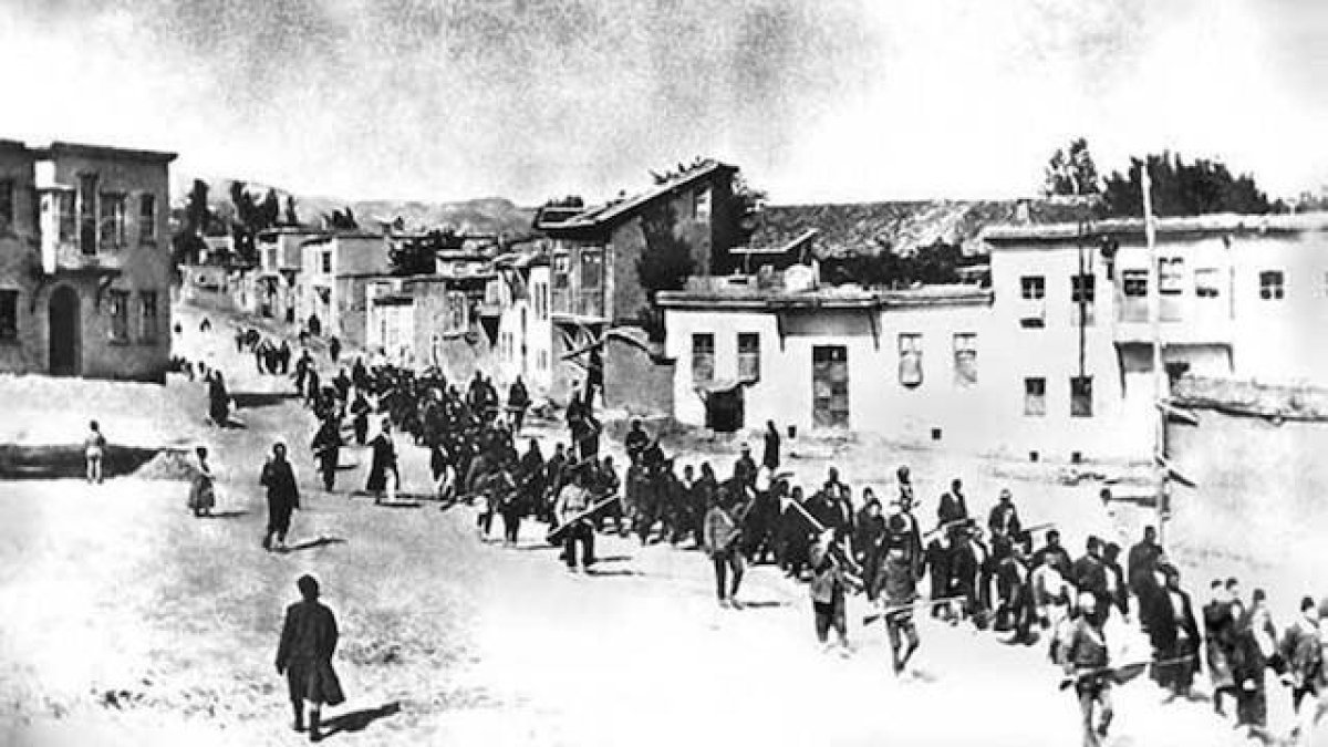Las deportaciones masivas que duraban semanas fueron una de la principal causa de muerte para miles de armenios, víctimas del hambre, la sed y de una debilidad extrema.