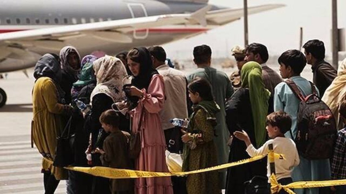 Los países de cultura cristiana deberían priorizar el asilo de las pocas familias cristianas que van a quedar a merced de los talibanes. Foto: AP.