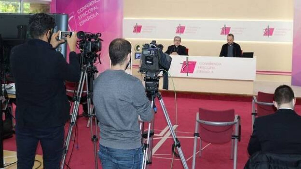 Rueda de prensa tras la Asamblea Plenaria de la Conferencia Episcopal Española, con el portavoz Luis Argüello
