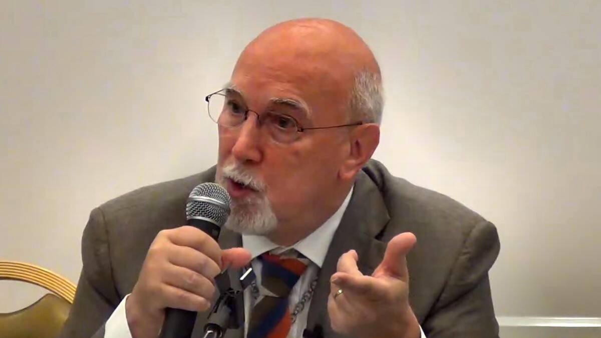 El profesor Mario Binasco, psicoanalista, señala que hay razones subyacentes a una petición de «cambio de sexo» que ese supuesto cambio no resuelve.