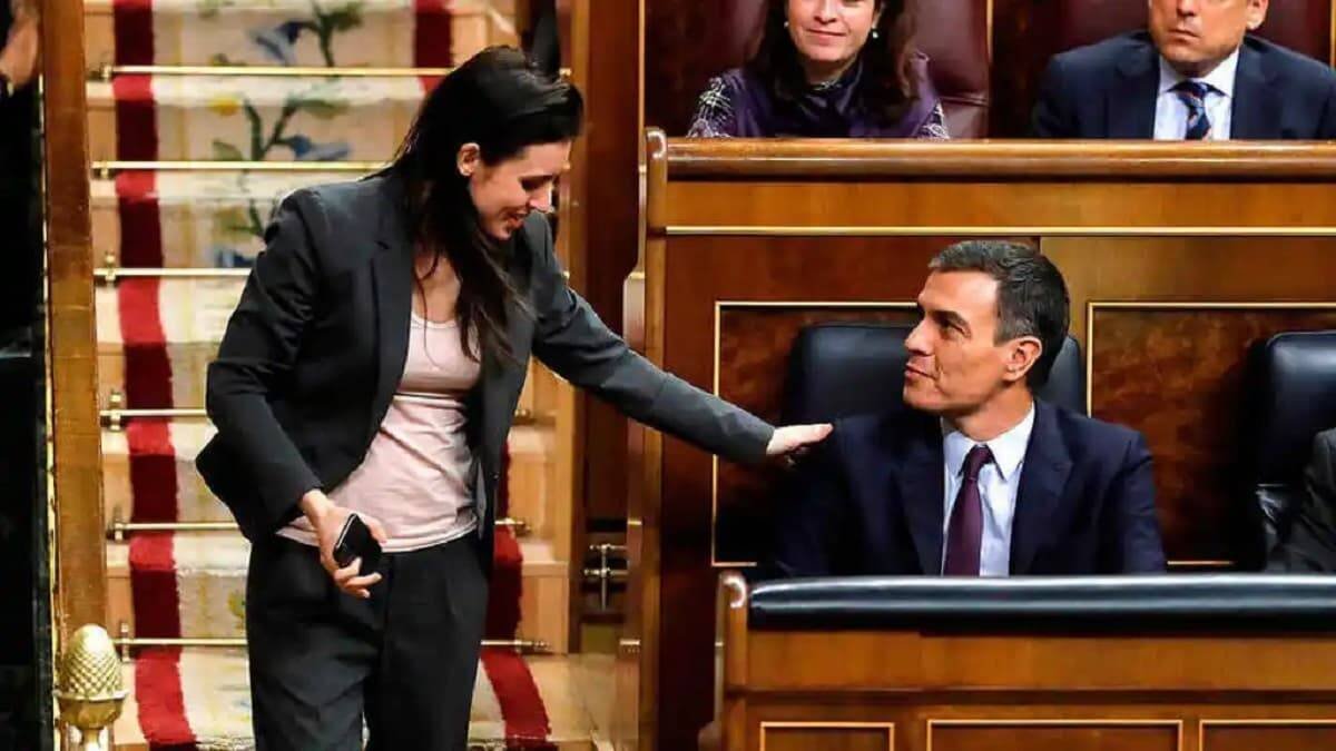 Irene Montero, ministra de Igualdad e impulsora de la ley, con el presidente Pedro Sánchez