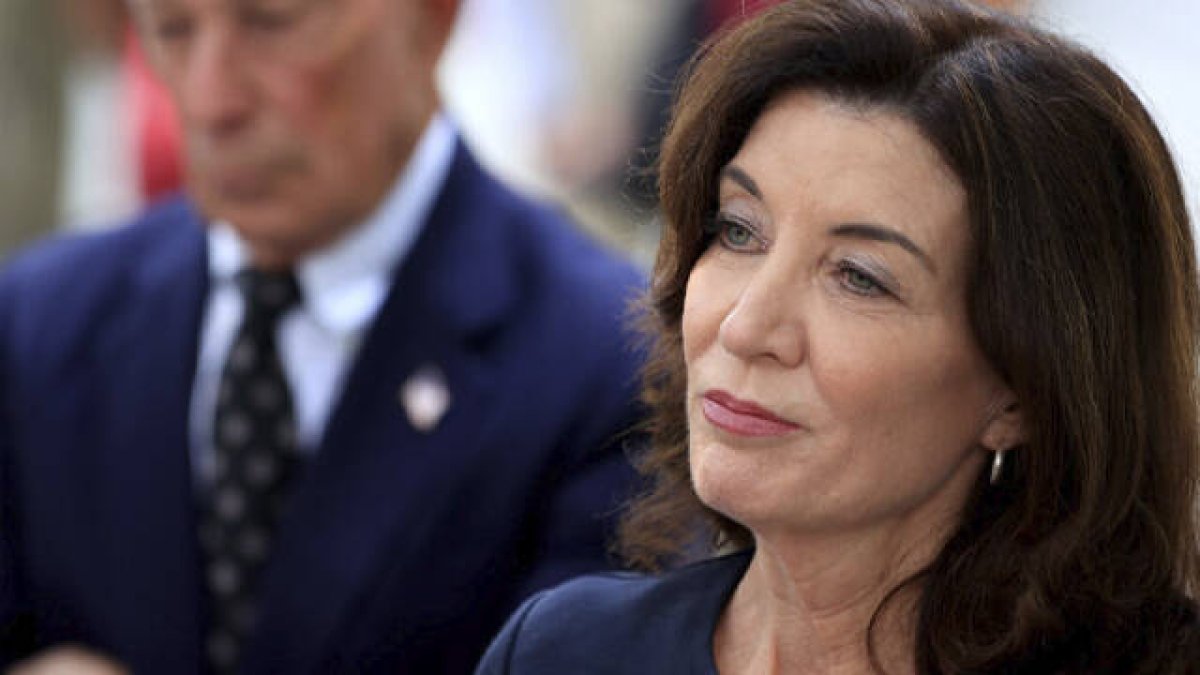 Kathy Hochul, gobernadora de Nueva York, manipula la información en favor del aborto