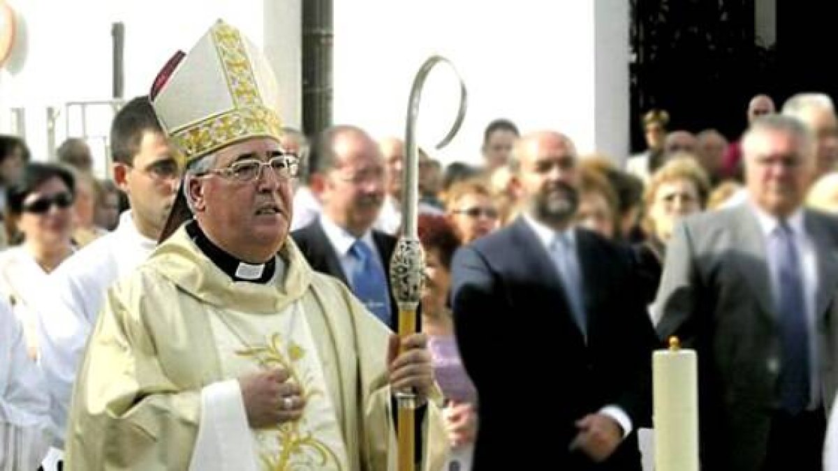 Juan Antonio Reig Pla, obispo de Alcalá, habla con firmeza contra la cultura de la muerte y eso molesta a los partidos abortistas y eutanasistas