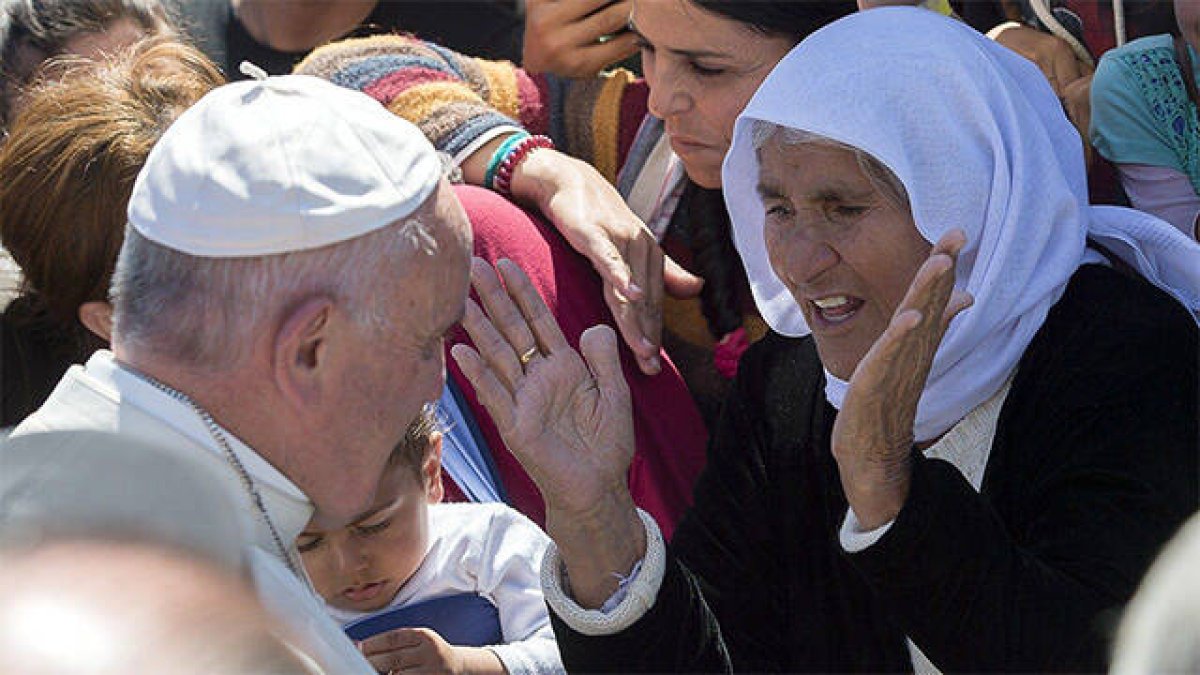 El Papa Francisco, durante su visita en 2016 a los refugiados de la isla griega de Lesbos