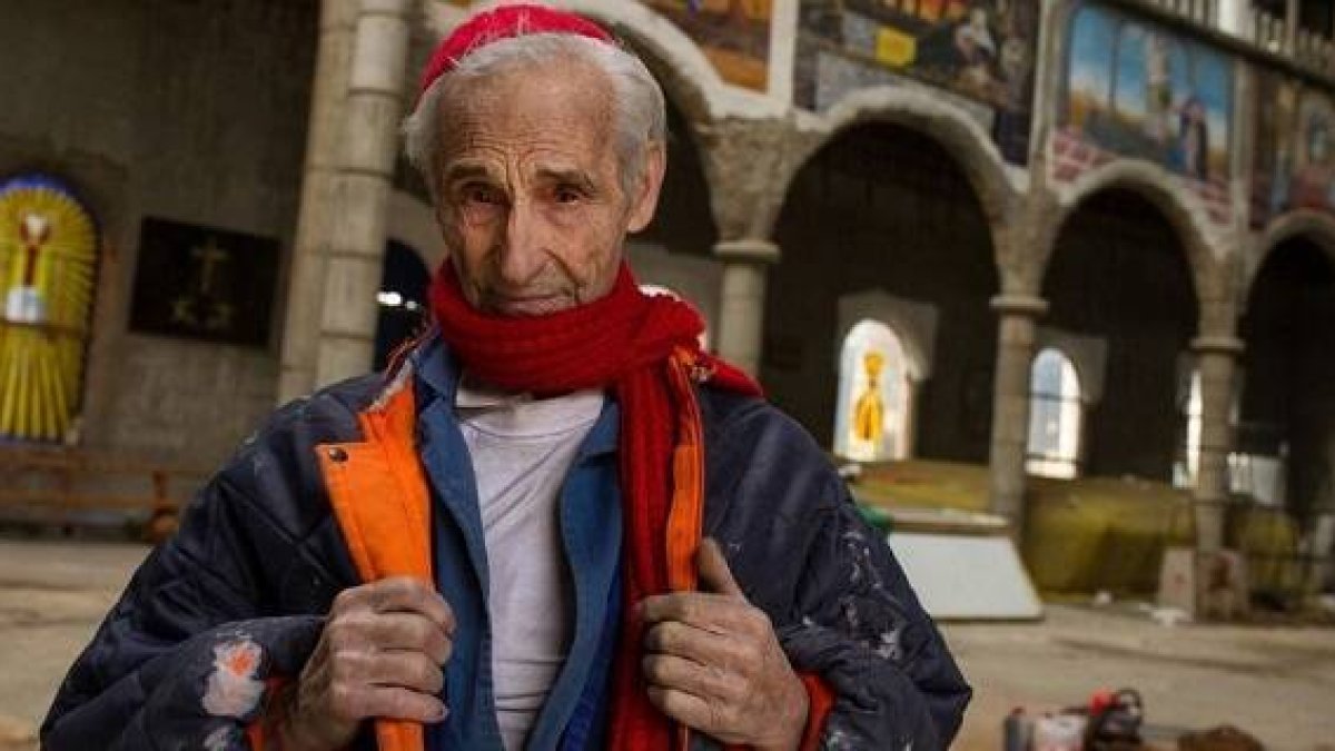 Justo Gallego, ex-monje, ha dedicado toda su vida a construir la llamada catedral de Mejorada, él solo