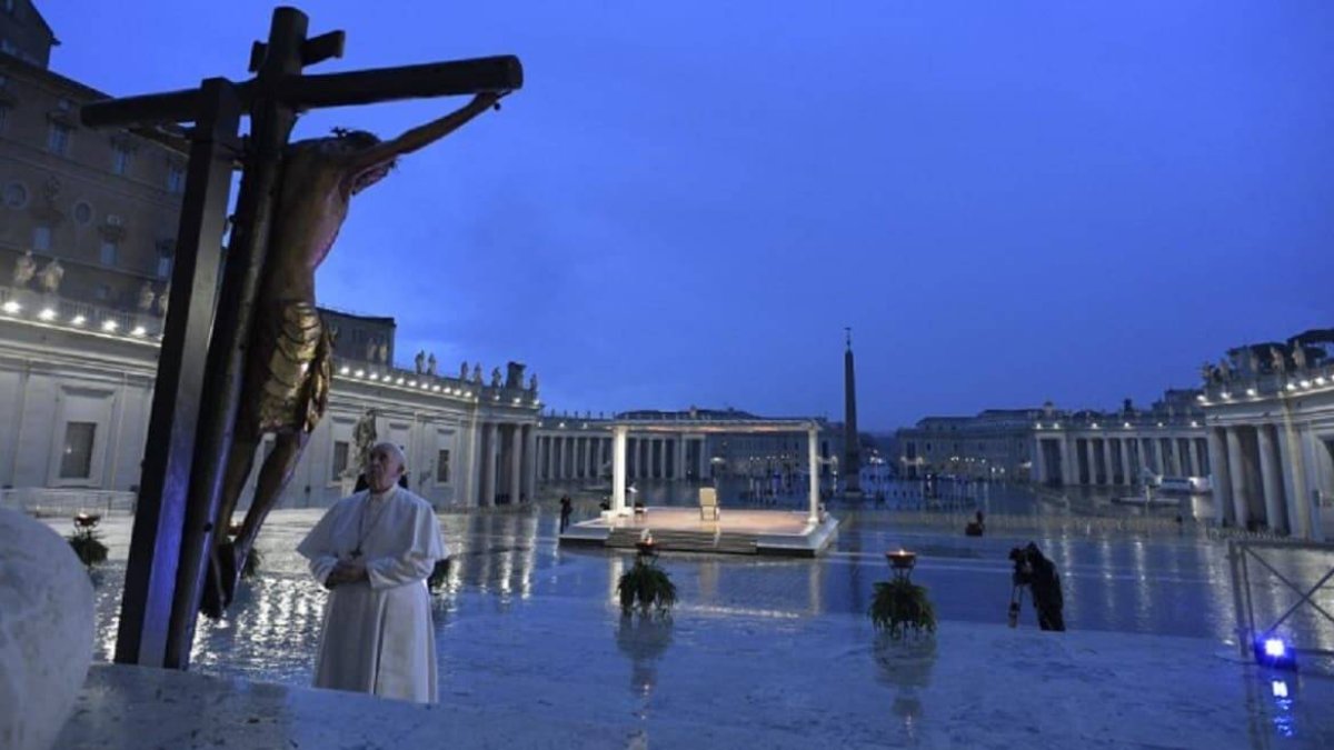 El 27 de marzo de 2020 se produjo uno de los momentos que pasarán a la historia de la Iglesia / Fotos Vatican Media