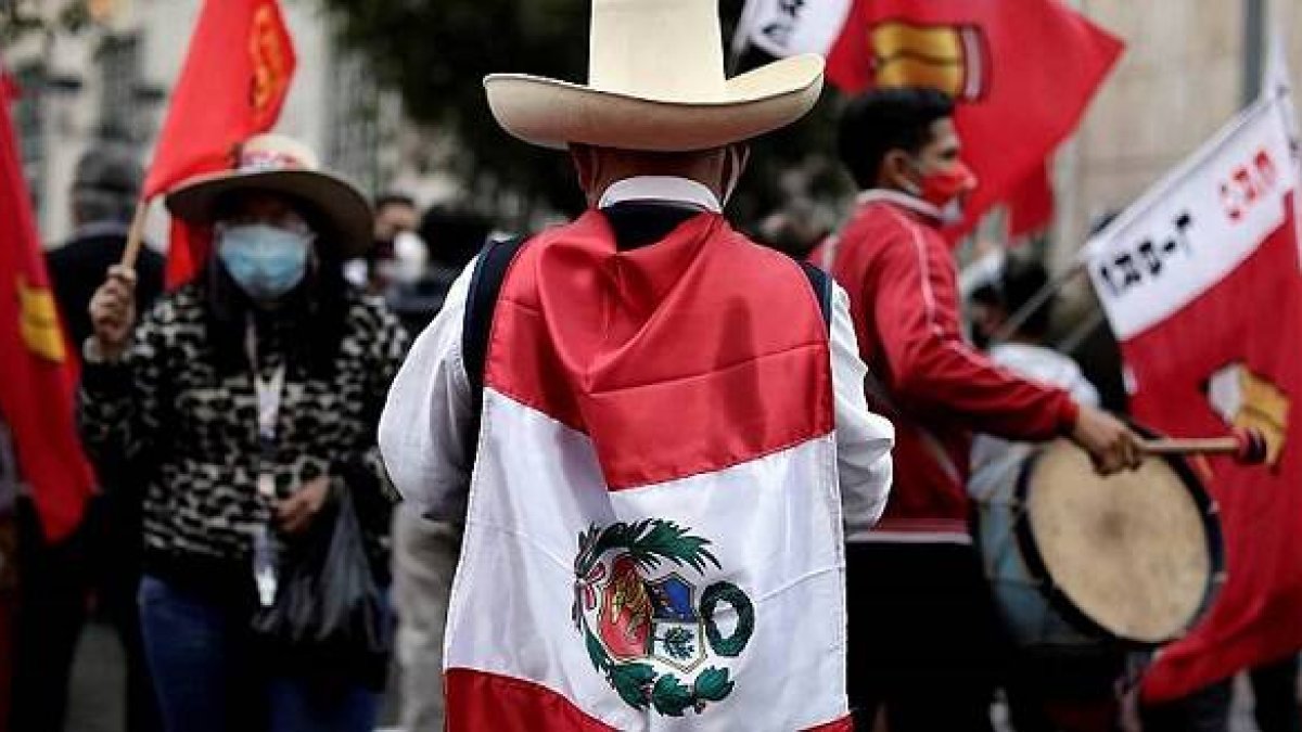 Se suceden las manifestaciones en Perú pasadas 3 semanas tras las elecciones - los obispos piden serenidad y vigilancia