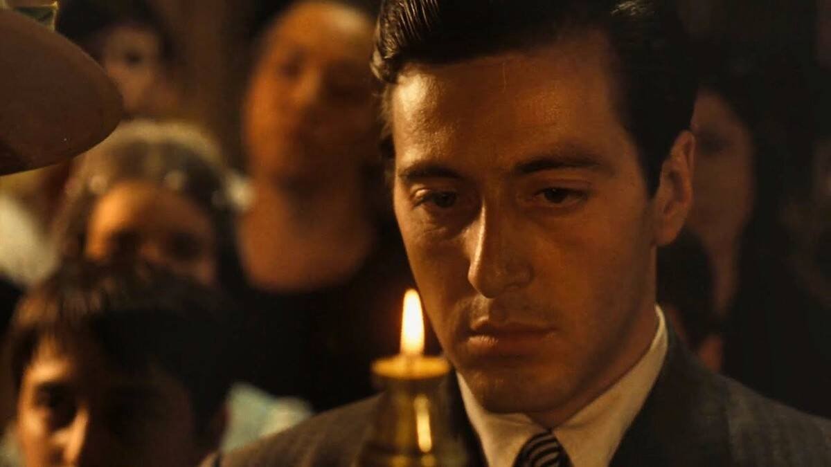 En la célebre escena del bautizo en «El padrino II» (Francis Ford Coppola, 174), Michael Corleone (Al Pacino), que ejerce como padrino de su sobrino recién nacido, renuncia a Satanás al mismo tiempo que asesina a todos sus rivales.