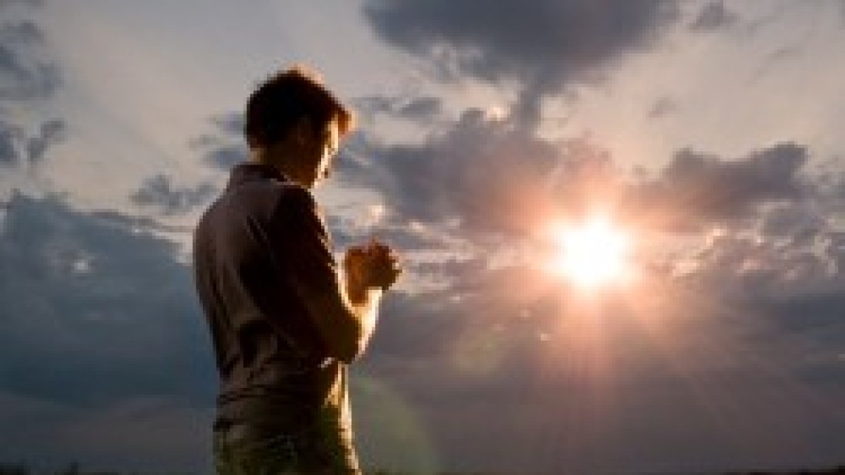 Dios siempre escucha - a veces responde sí, otras no, y otras veces nos pide esperar