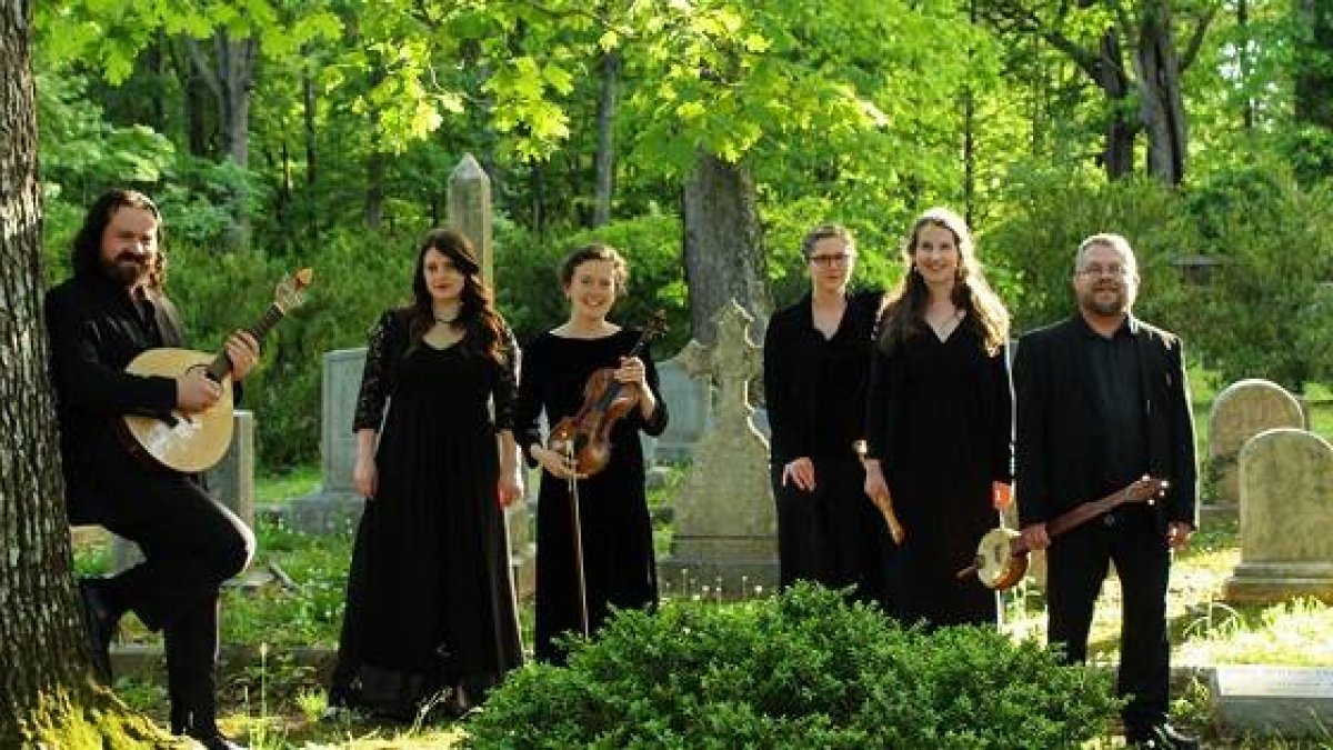 Fiona Hughes y su grupo Three Notchd Road hacen mucho barroco y clásico sacro