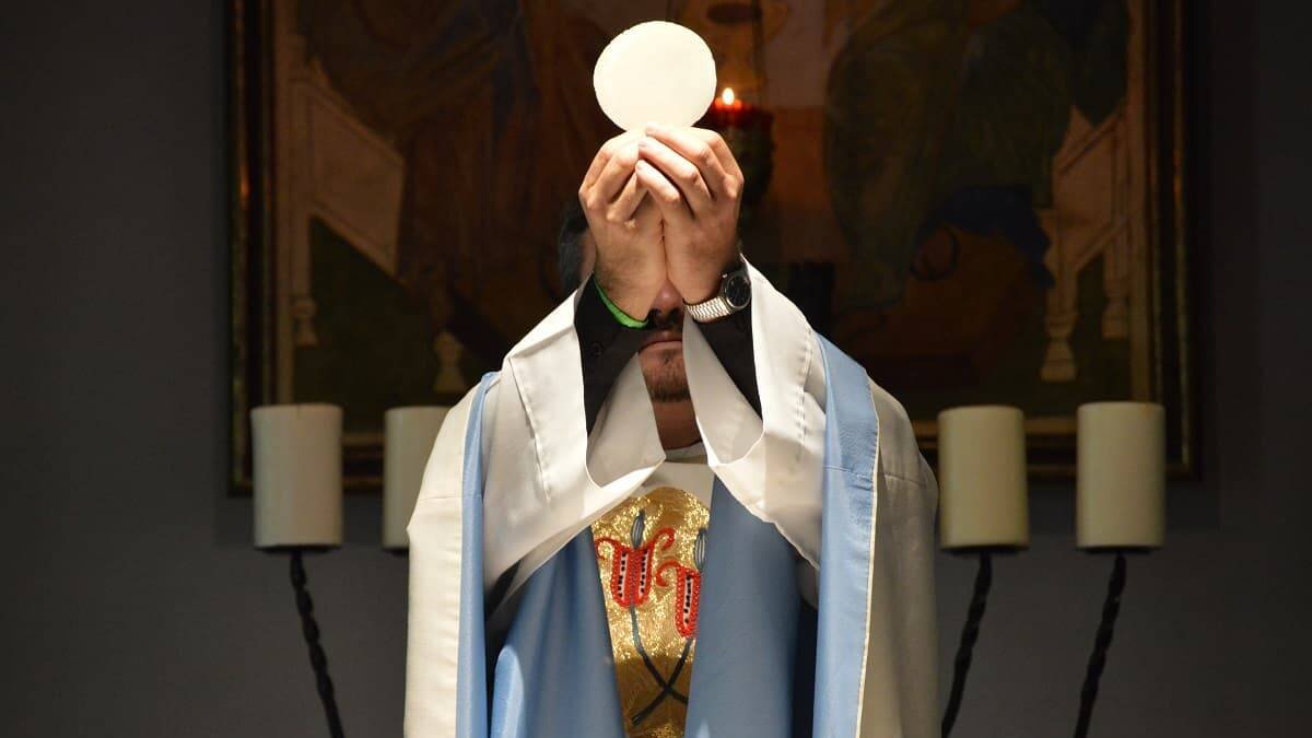 La falta de amor a la Eucaristía provocado por el desconocimiento de sus gracias es un factor relevante en la secularización actual / Rita Laura - Cathopic