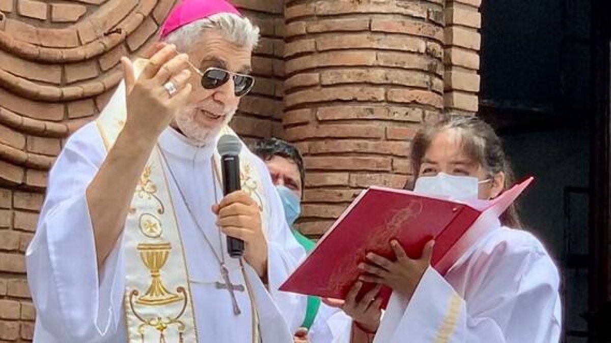 El domingo el arzobispo Gualberti salió a la calle en protesta por el aborto forzado a la niña en Santa Cruz, e hizo tocar las camapanas
