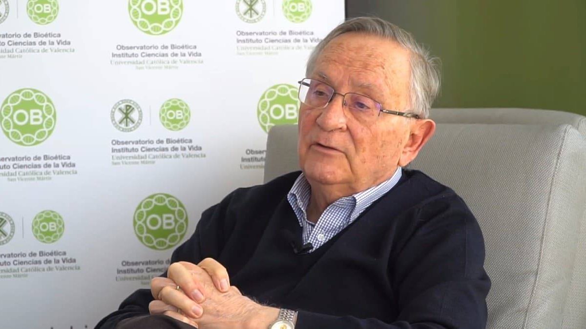 Justo Aznar (1948-2021) fue jefe del departamento de Biopatología Clínica del Hospital la Fe de Valencia (1974-2006) y presidente de la Federación Española de Asociaciones Provida (1977-1998).