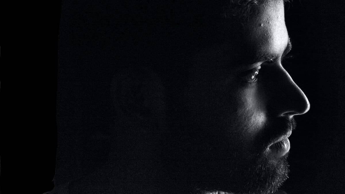 Cuando se ha construido una vida sobre la mentira, solo hay un remedio: volver atrás, hasta ella, y quebrarla. Foto (contextual): Karthikeyan Perumal / Unsplash.