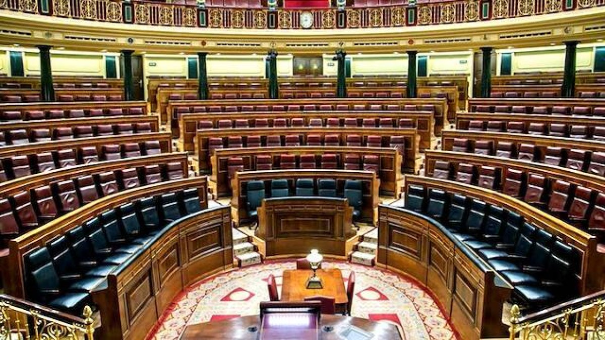 Divorcio, aborto, educación, ideología de género, eutanasia... Sucesivas leyes que han ido asestando golpes letales a la ley natural hasta desfigurar todo orden social posible. Foto: Congreso de los Diputados español.