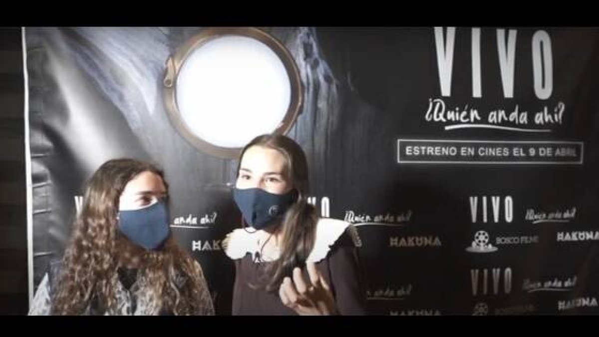 Espectadoras jóvenes comentan su experiencia con la película Vivo, de testimonios eucarísticos
