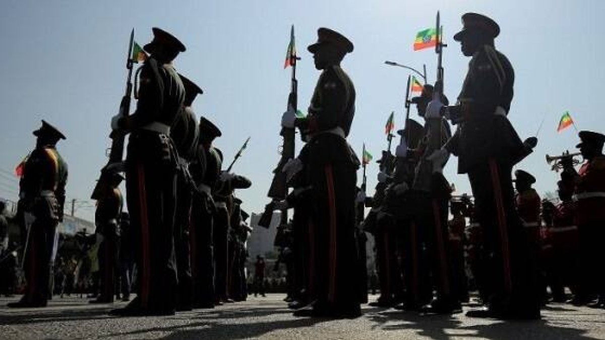 Militares etíopes - los tigré se enfrentan a los amhara que gobiernan desde Addis Abeba