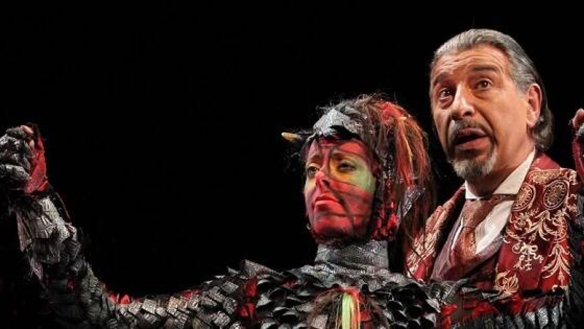 Una escena de las Cartas del Diablo a su Sobrino, en la versión moderna de Broadway