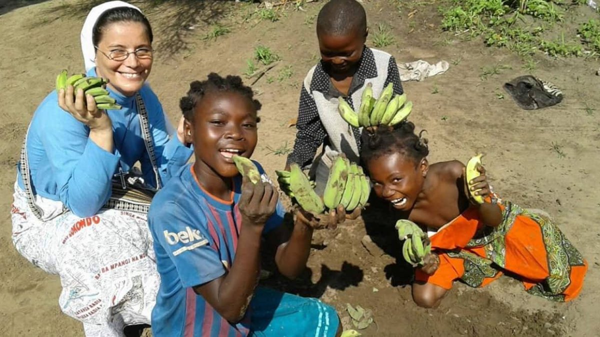 Estas religiosas viven entregadas a la ayuda de los necesitados, especialmente de los niños / ACN