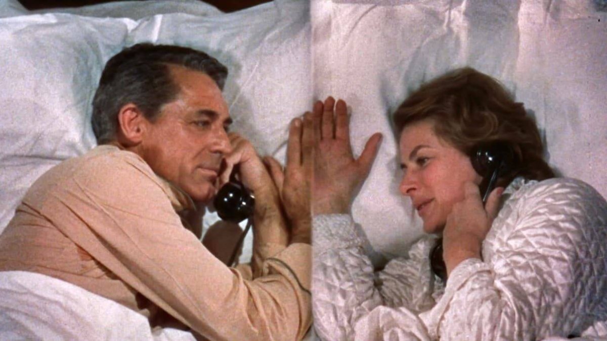Cary Grant e Ingrid Bergman en 'Indiscreta' (1958), de Stanley Donen, con un truco del director para visualizar una escena de cama en una escena que sucede en dos camas distintas.