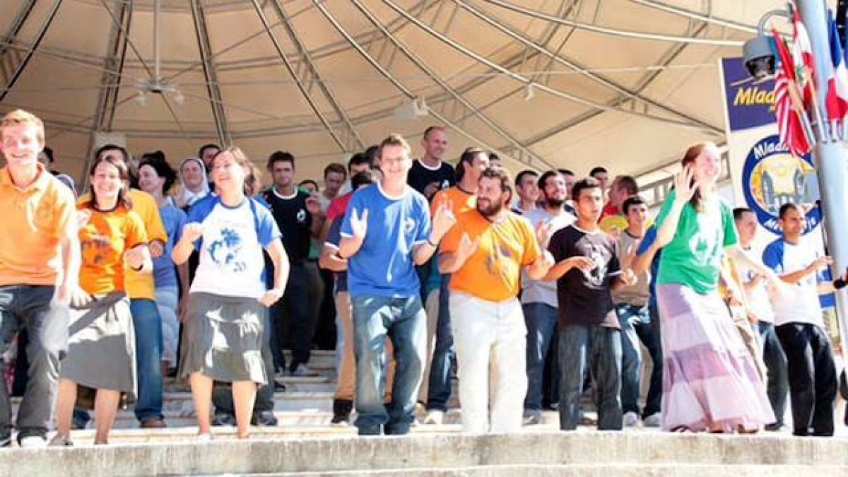 Cientos de jóvenes con problemas con las drogas u otras adicciones o marginaciones encuentra en el Cenáculo una familia de fe que les devuelve la alegría.