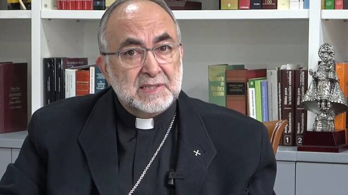 El arzobispo de Oviedo, Jesús Sanz Montes, ingresó en la orden franciscana en 1981 e hizo su profesión solemne cuatro años después.