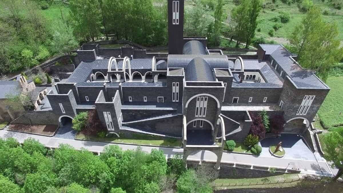 El antiguo santuario de Meritxell fue destruido por un incendio en 1972 por lo que tuvo que ser reconstruido