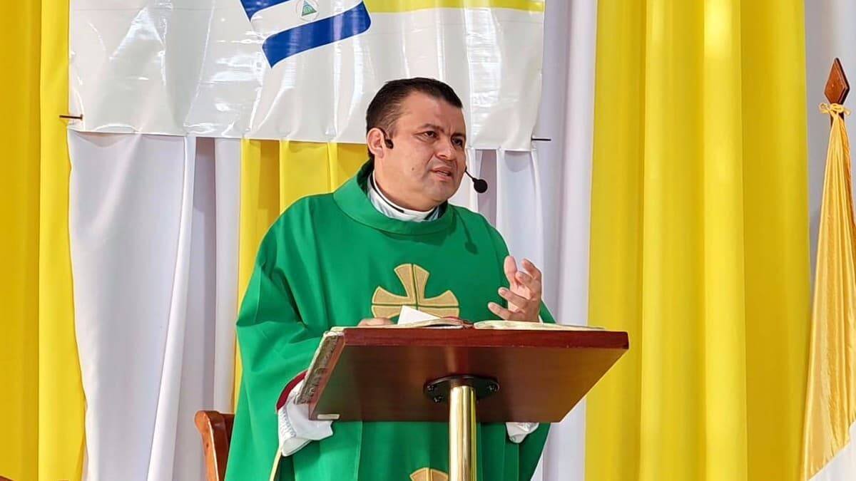 Uriel Vallejos y otros sacerdotes se interpusieron entre los opositores y las balas de los sicarios del régimen.